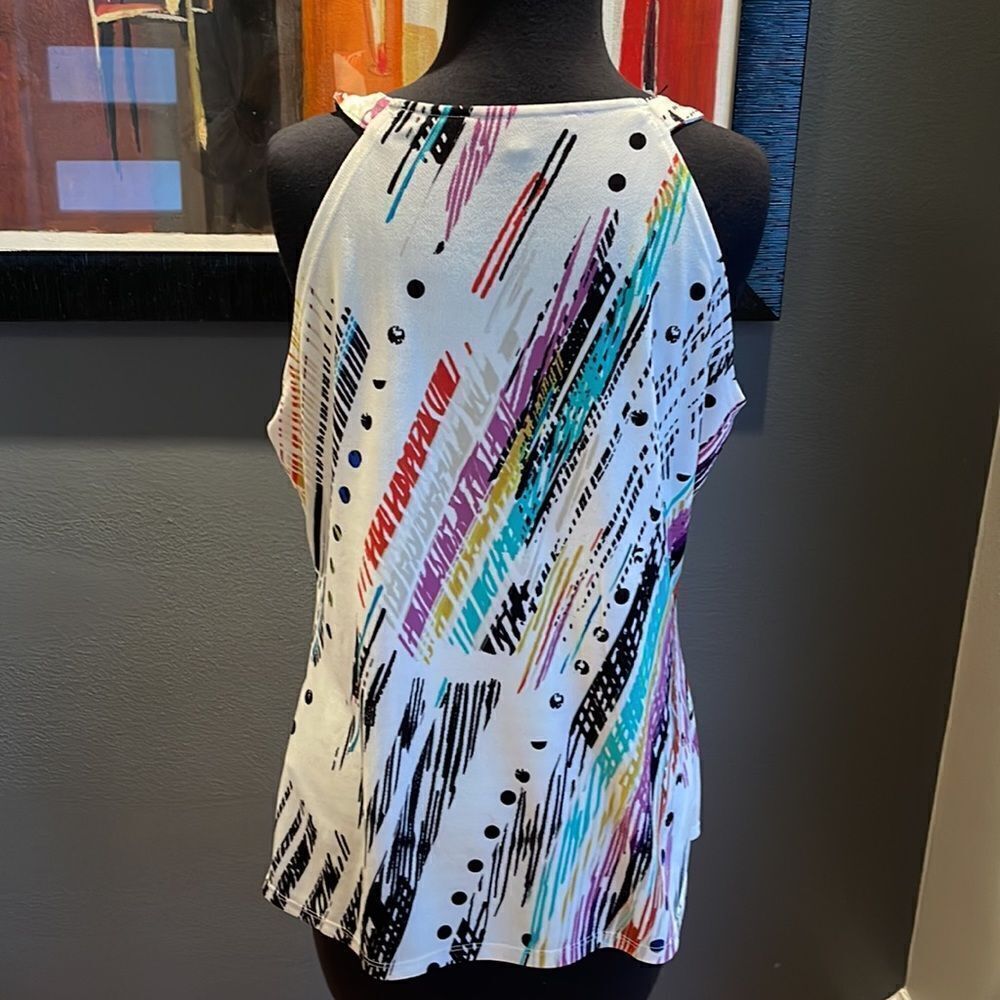 Essentials by Milano white graphic print split neckline halter top. Medium. - Picture 4 of 5